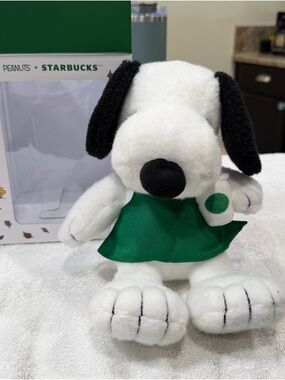 2026 NWT in original box Starbucks Peanuts Snoopy Plush in White, Black & Green